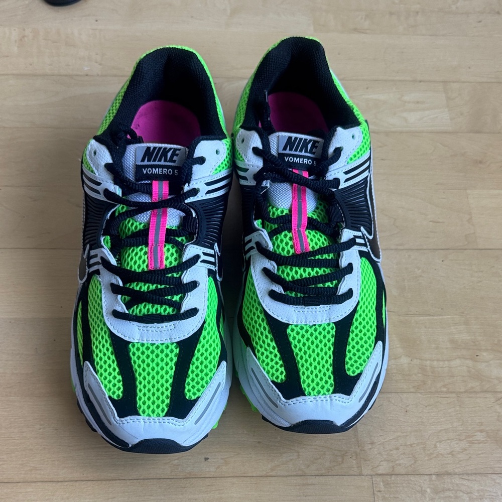 Nike Zoom Vomero 5 - Picture 2 of 5
